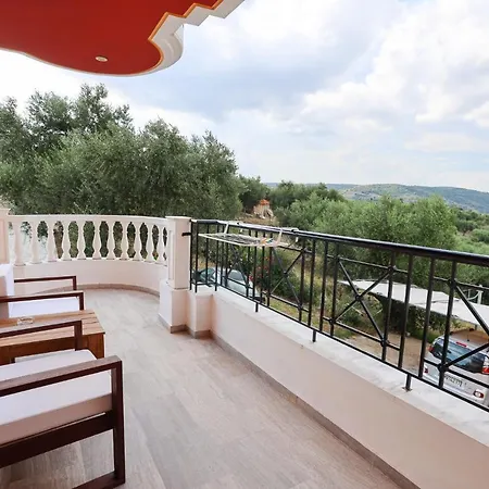 Aparthotel Foinikounta View 3*