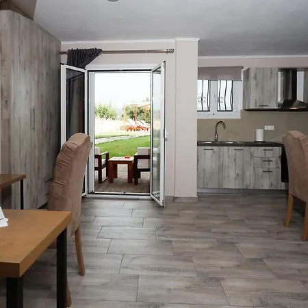 Foinikounta View Aparthotel