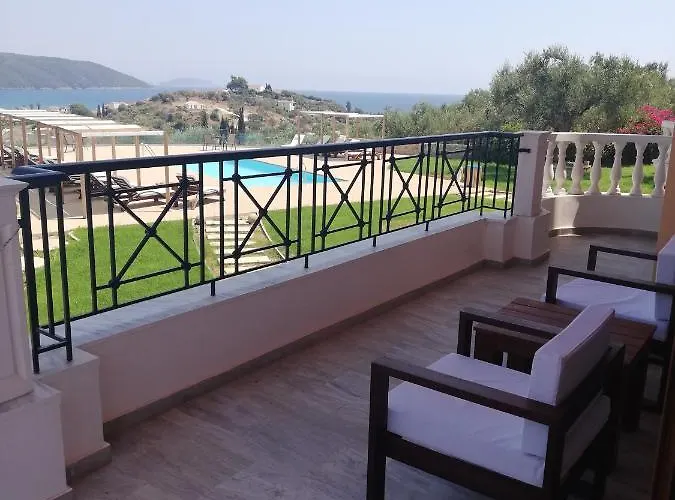 מלון דירות Foinikounta View 3*